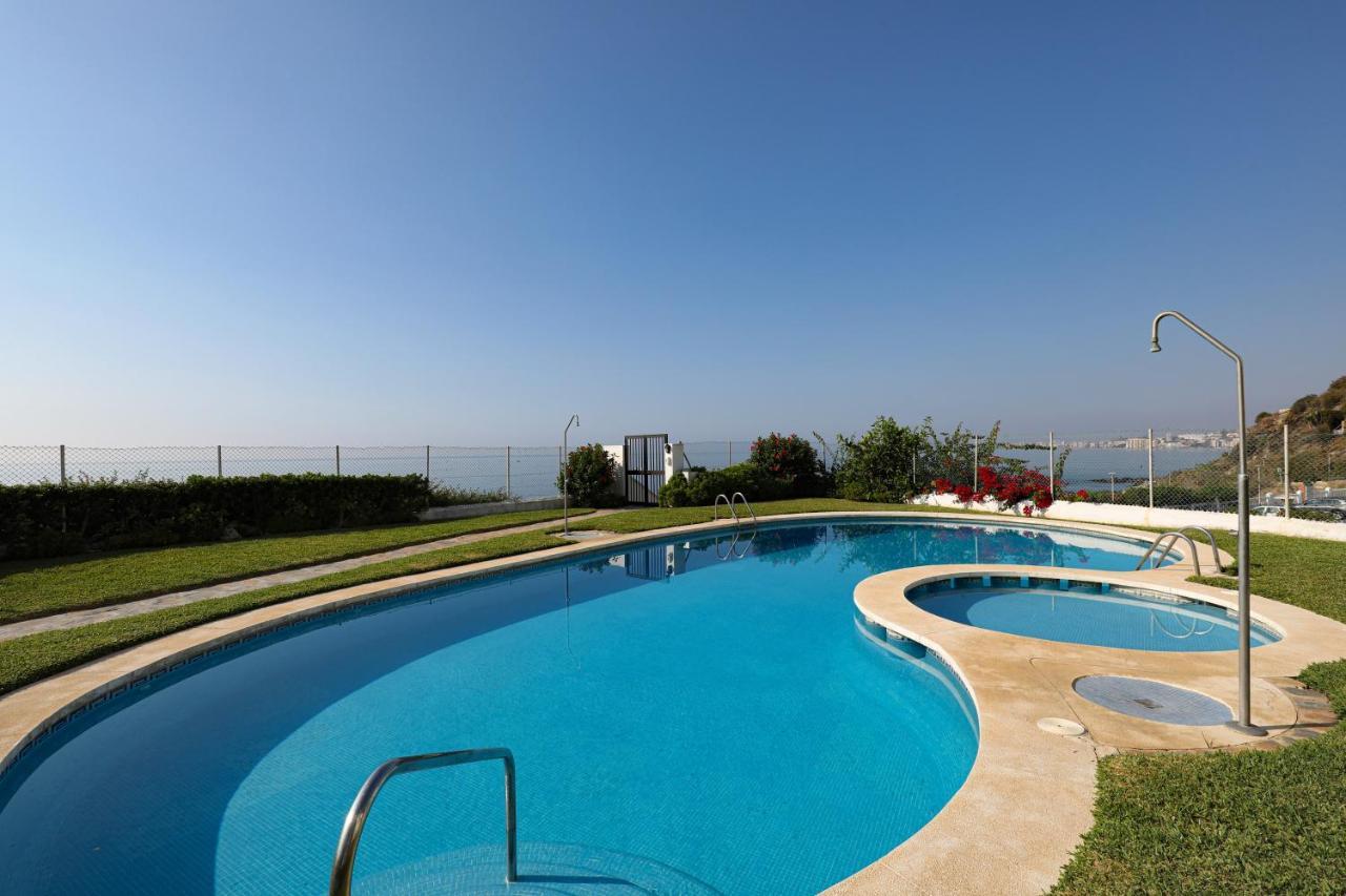 082 - Stunning Sea Views Beachfront Apartment 베날마데나코스타 외부 사진