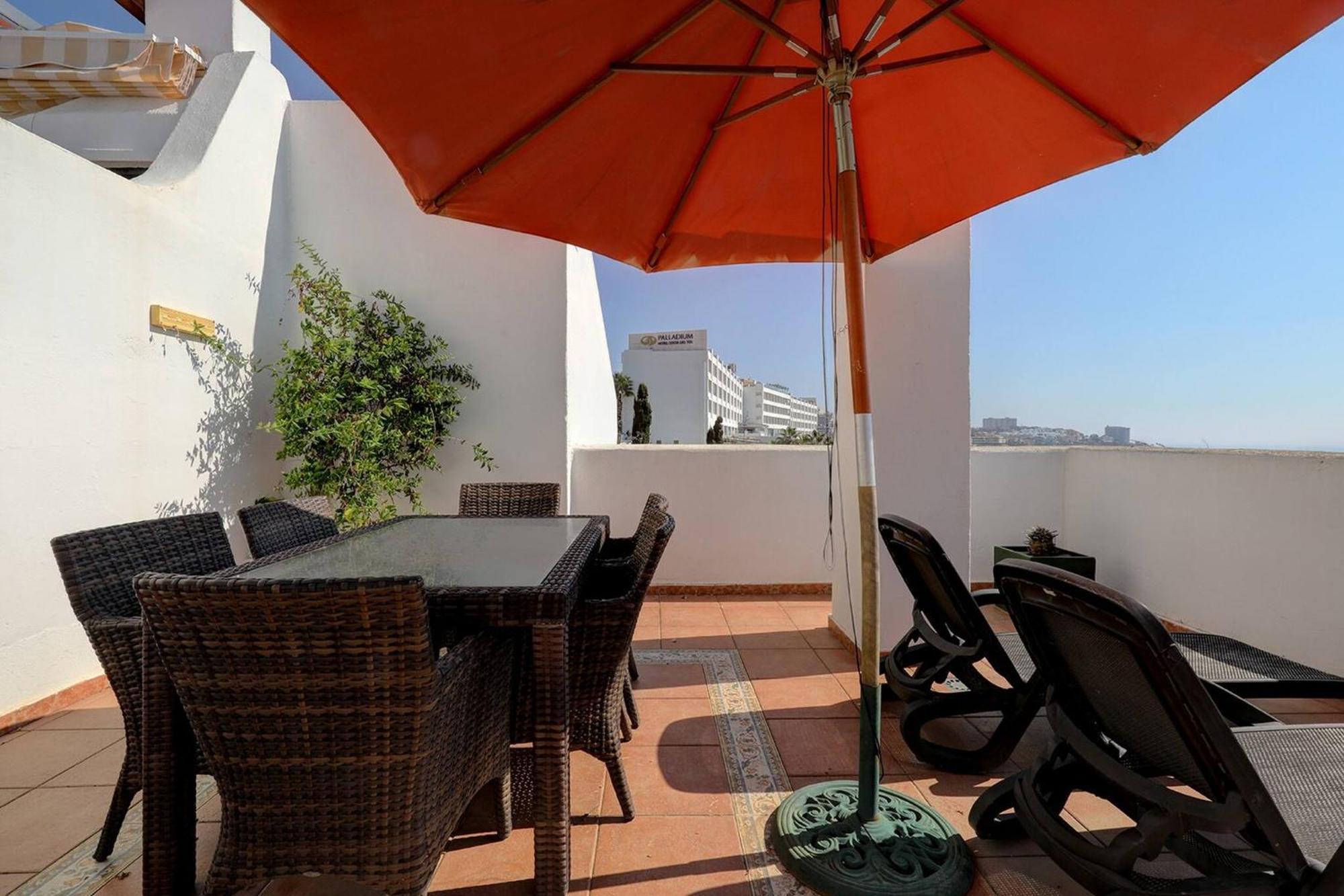 082 - Stunning Sea Views Beachfront Apartment 베날마데나코스타 외부 사진