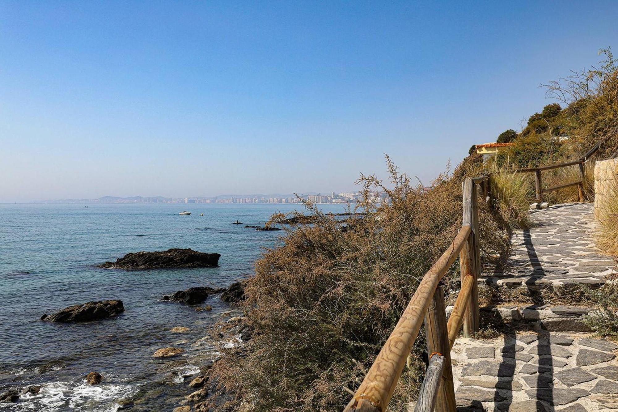 082 - Stunning Sea Views Beachfront Apartment 베날마데나코스타 외부 사진