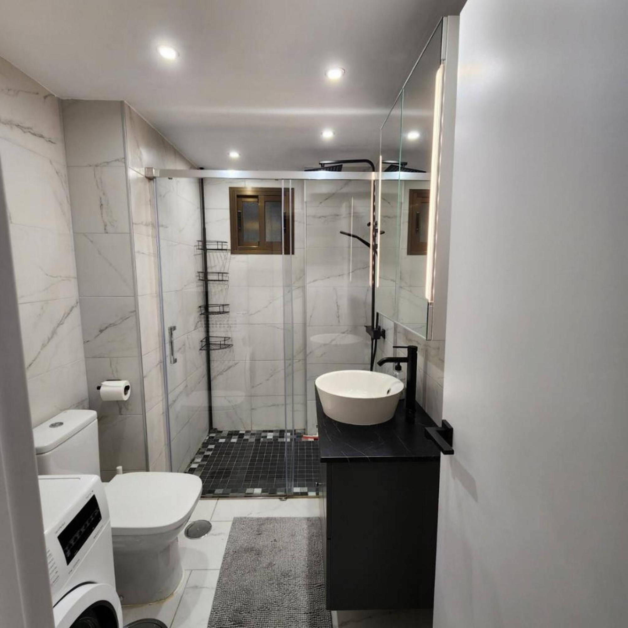 082 - Stunning Sea Views Beachfront Apartment 베날마데나코스타 외부 사진