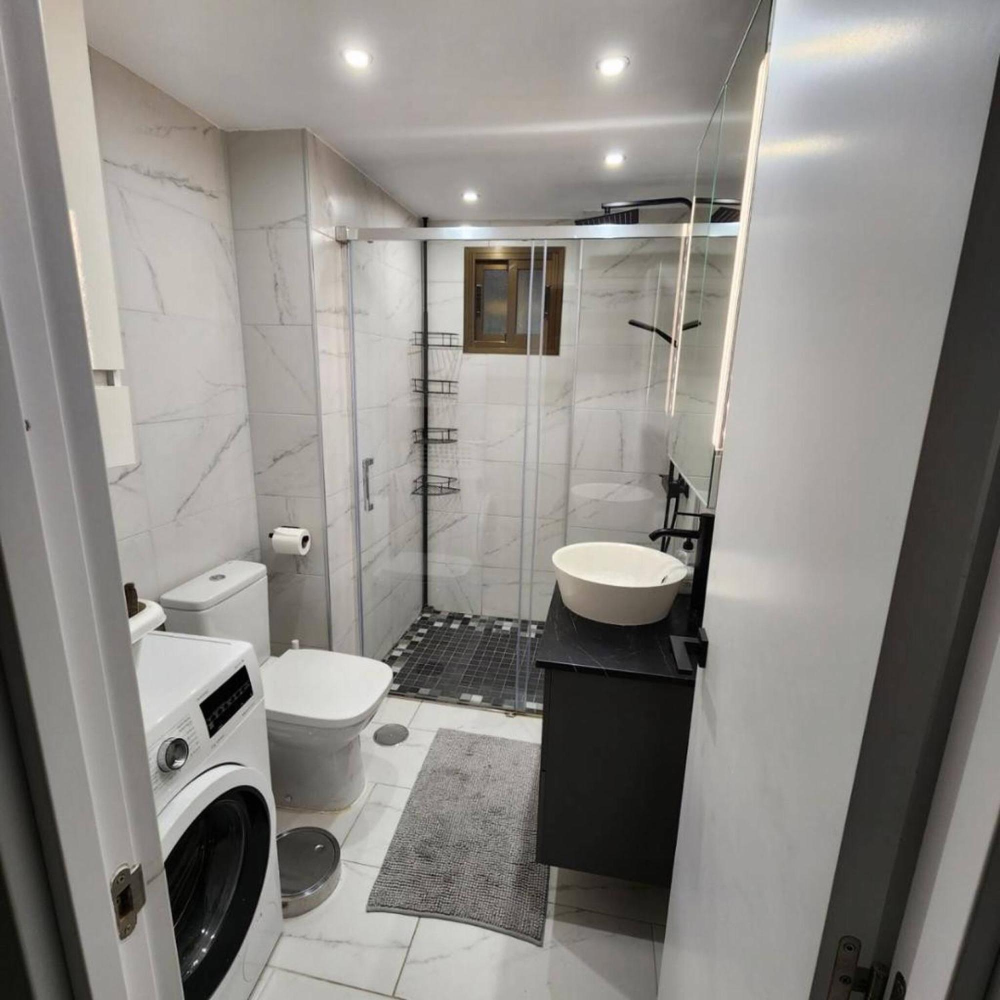 082 - Stunning Sea Views Beachfront Apartment 베날마데나코스타 외부 사진
