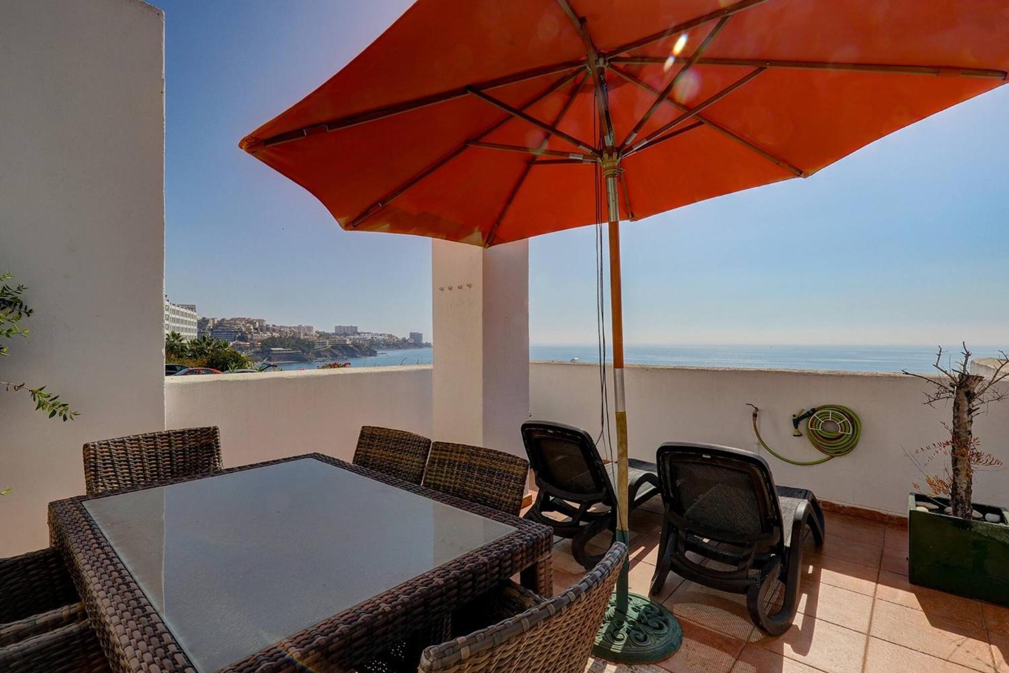 082 - Stunning Sea Views Beachfront Apartment 베날마데나코스타 외부 사진